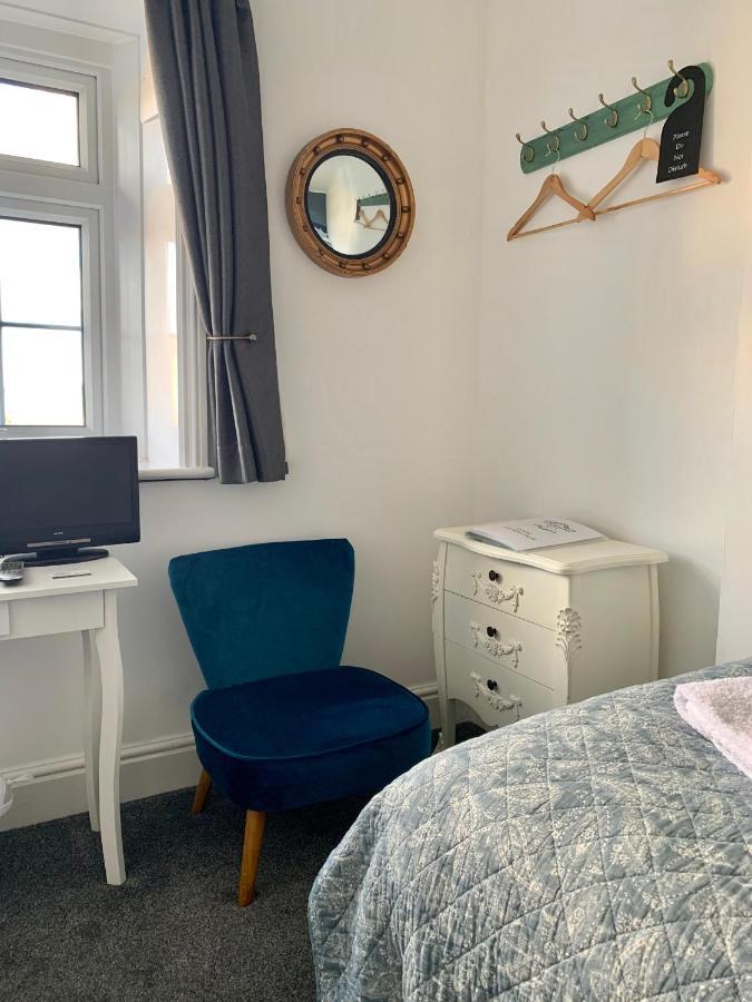 The Nags Head Hotel Lyme Regis Bagian luar foto