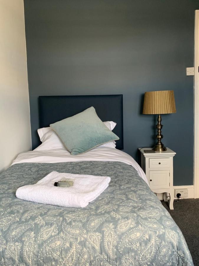 The Nags Head Hotel Lyme Regis Bagian luar foto