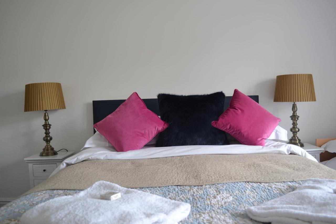 The Nags Head Hotel Lyme Regis Bagian luar foto