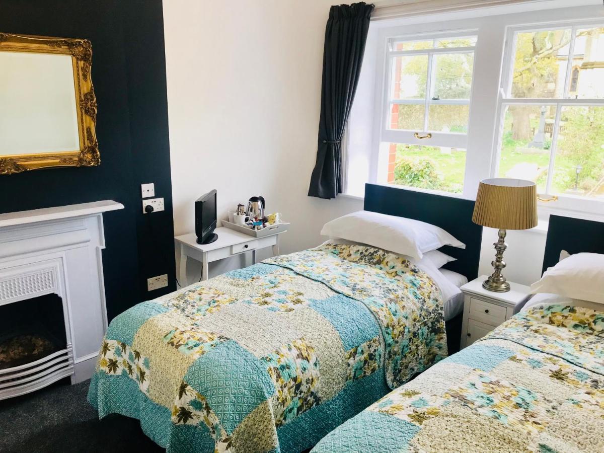 The Nags Head Hotel Lyme Regis Bagian luar foto