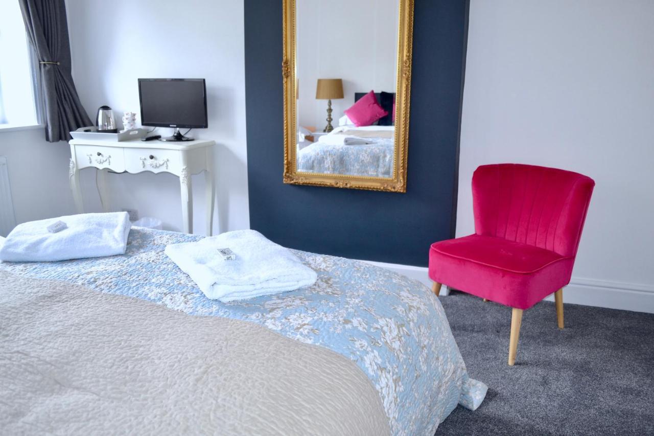 The Nags Head Hotel Lyme Regis Bagian luar foto