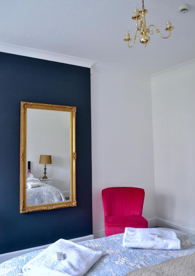 The Nags Head Hotel Lyme Regis Bagian luar foto