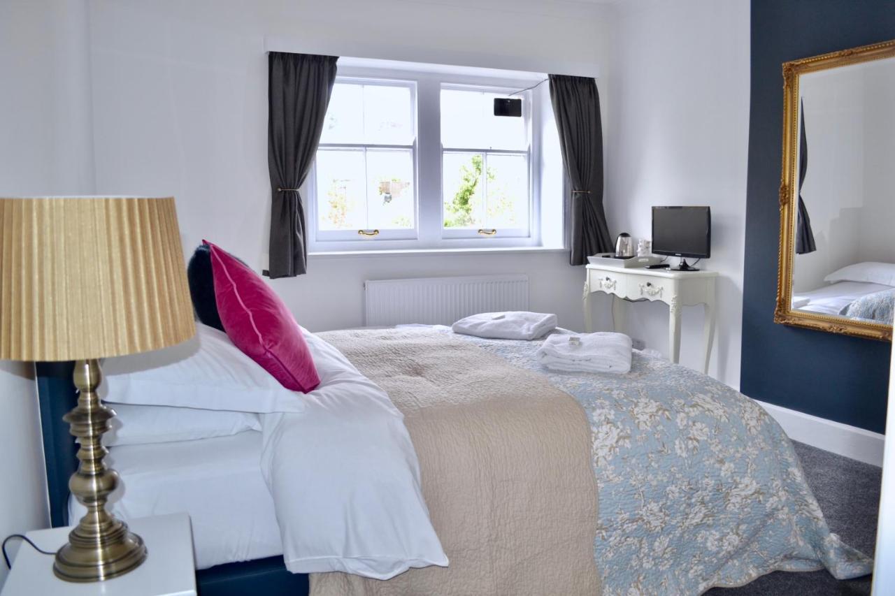 The Nags Head Hotel Lyme Regis Bagian luar foto