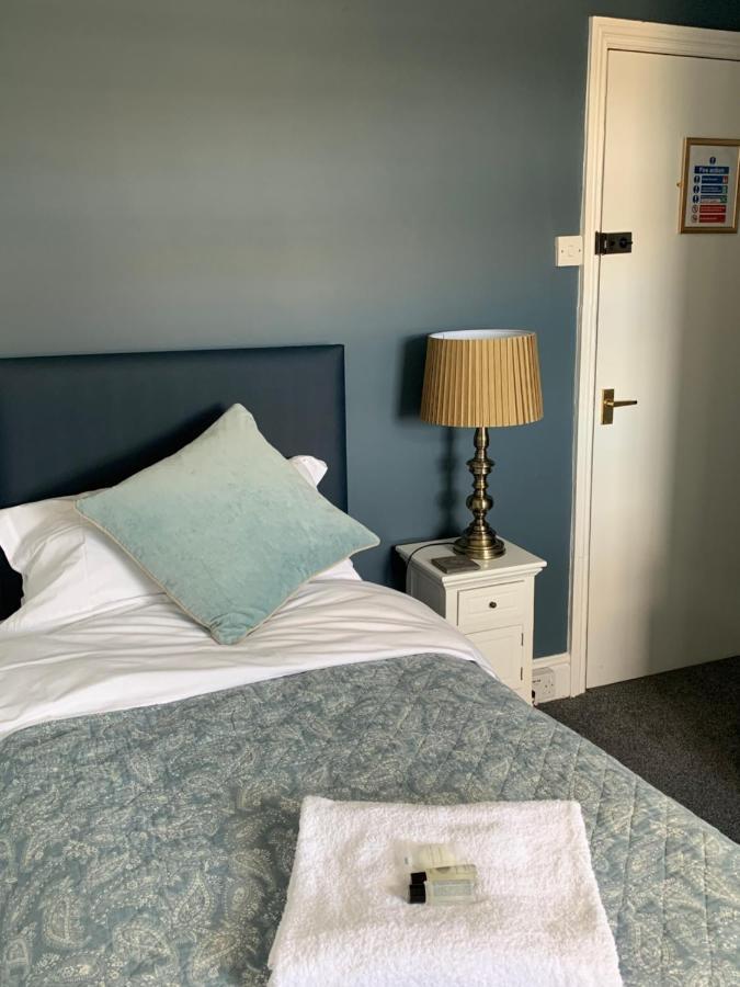 The Nags Head Hotel Lyme Regis Bagian luar foto